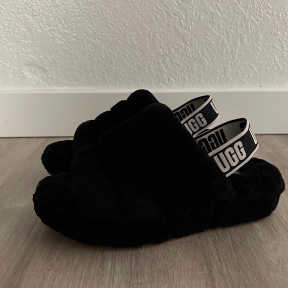 UGG Women’s Fluff Yeah Black Soft Fuzzy Slippers Size 7 - Picture 1 of 11